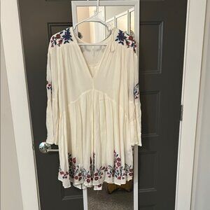 Floral Embroidered Cream Tunic